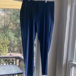 Fabletics no tag measures 39-40 and 32.5 length